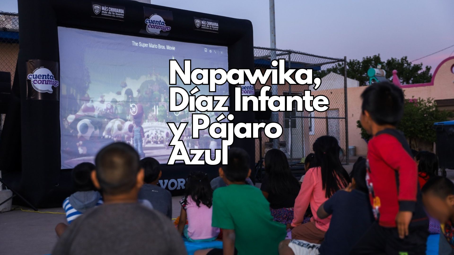 Llevan funciones de cine al aire libre a niñas y niños de comunidades indígenas urbanas en Chihuahua