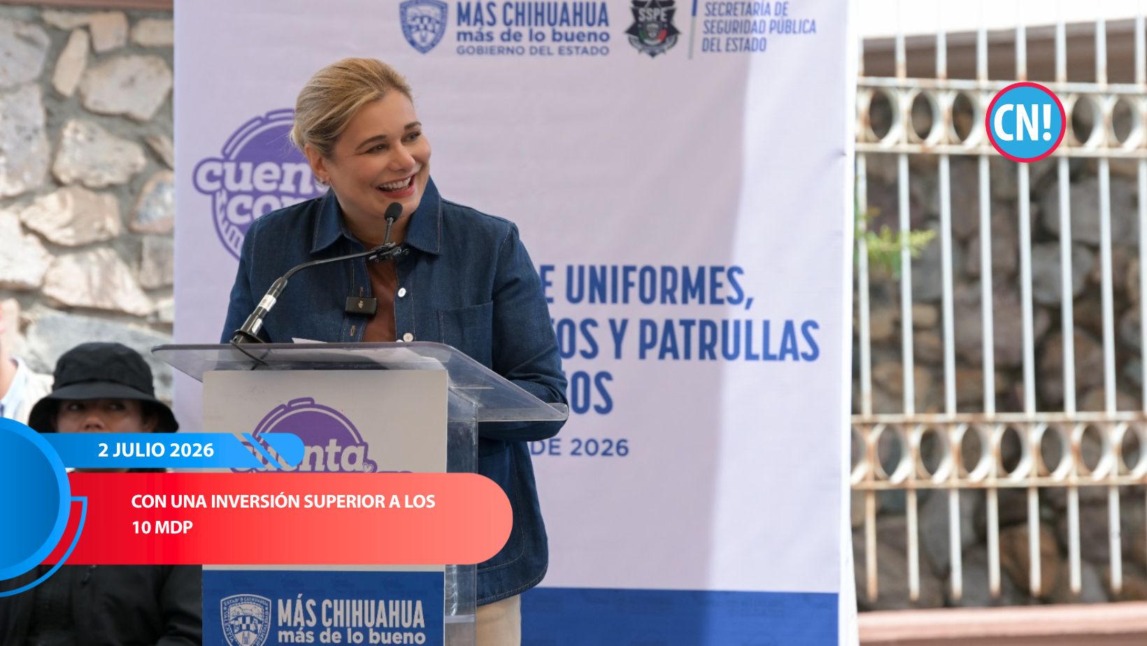 La gobernadora Maru Campos entrega patrullas, cuatrimotos y uniformes a policías municipales durante un evento en Guachochi para fortalecer la seguridad en la región serrana de Chihuahua.